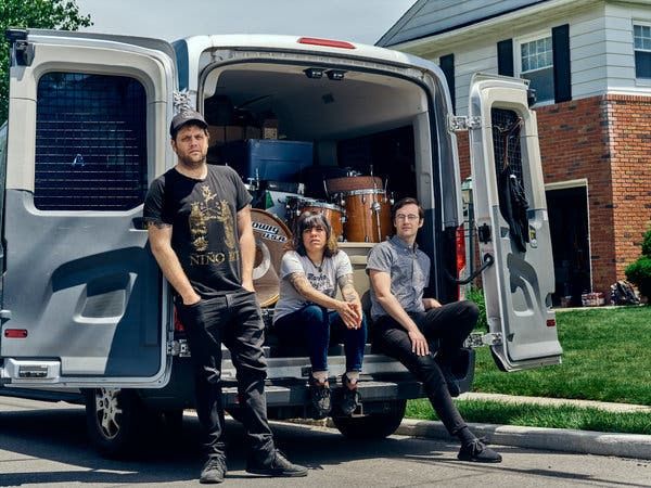 A Tour of the Tour Buses - The New York Times